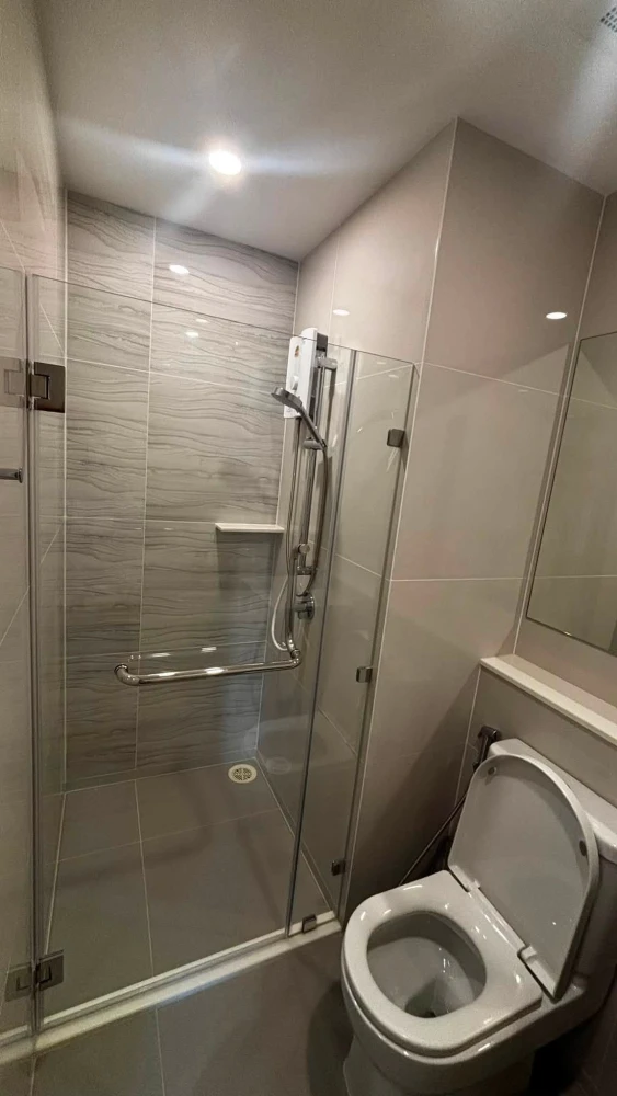 For rent: Life Rama 4 - Asoke, 22nd floor, beautiful city view, fully furnished, very livable. Book now!