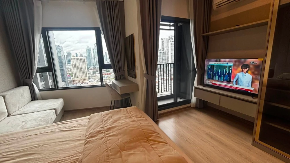 For rent: Life Rama 4 - Asoke, 22nd floor, beautiful city view, fully furnished, very livable. Book now!