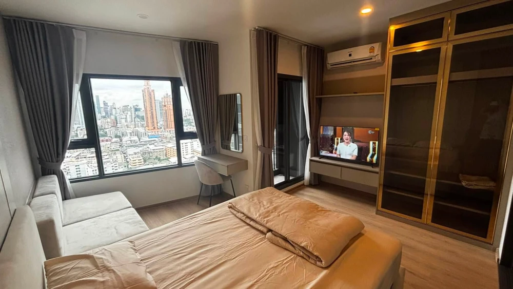 For rent: Life Rama 4 - Asoke, 22nd floor, beautiful city view, fully furnished, very livable. Book now!
