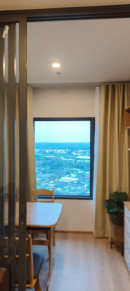 For rent: Life Rama 4 - Asoke, 24th floor, Chao Phraya River view, fully furnished room, nice to live in. If you don't book, you'll really miss out.