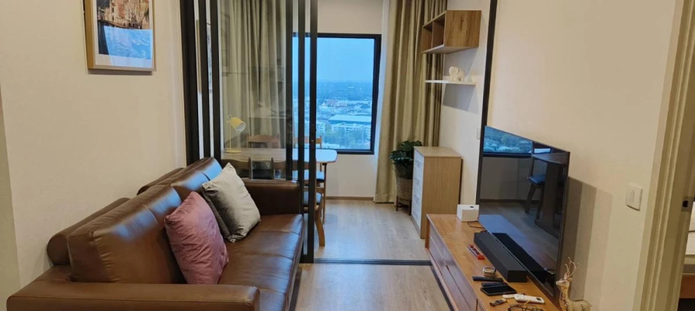For rent: Life Rama 4 - Asoke, 24th floor, Chao Phraya River view, fully furnished room, nice to live in. If you don't book, you'll really miss out.