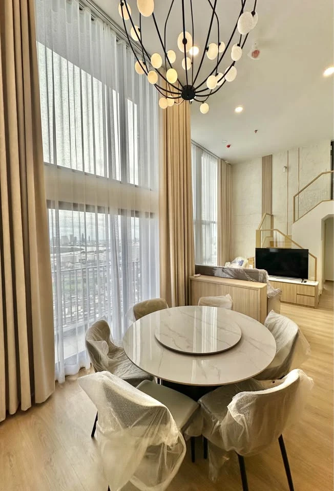 For rent: Life Rama 4 - Asoke, 33rd floor, very high, river view, fully furnished, very spacious room, suitable for families, very worth booking.