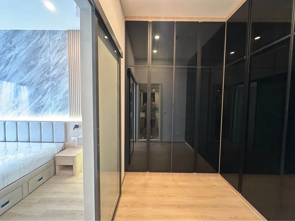 For rent: Life Rama 4 - Asoke, 33rd floor, beautiful room, fully furnished, nice to live in, interested, reserve now, urgent.