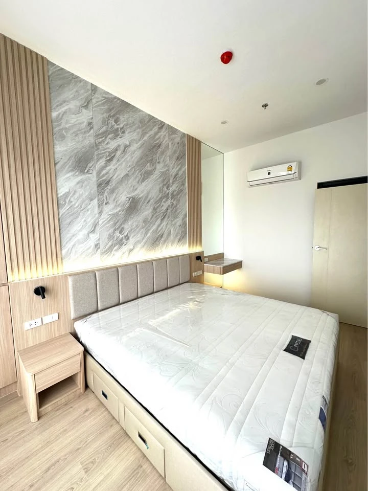 For rent: Life Rama 4 - Asoke, 33rd floor, beautiful room, fully furnished, nice to live in, interested, reserve now, urgent.