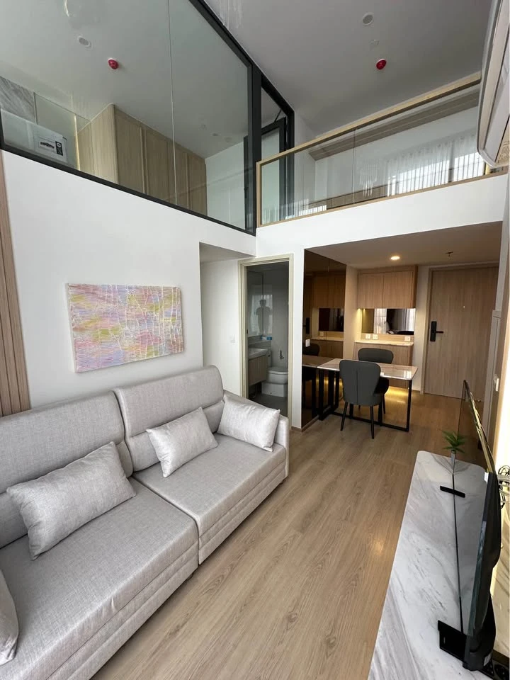 For rent: Life Rama 4 - Asoke, 33rd floor, beautiful room, fully furnished, nice to live in, interested, reserve now, urgent.