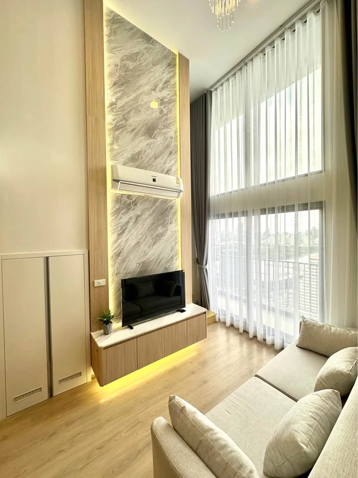 For rent: Life Rama 4 - Asoke, 33rd floor, beautiful room, fully furnished, nice to live in, interested, reserve now, urgent.