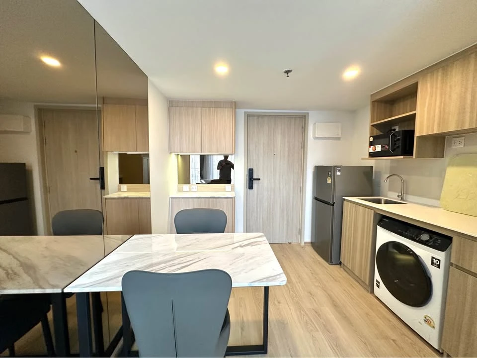 For rent: Life Rama 4 - Asoke, 33rd floor, beautiful room, fully furnished, nice to live in, interested, reserve now, urgent.