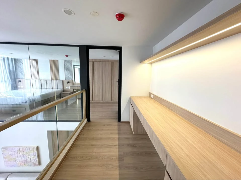 For rent: Life Rama 4 - Asoke, 33rd floor, beautiful room, fully furnished, nice to live in, interested, reserve now, urgent.