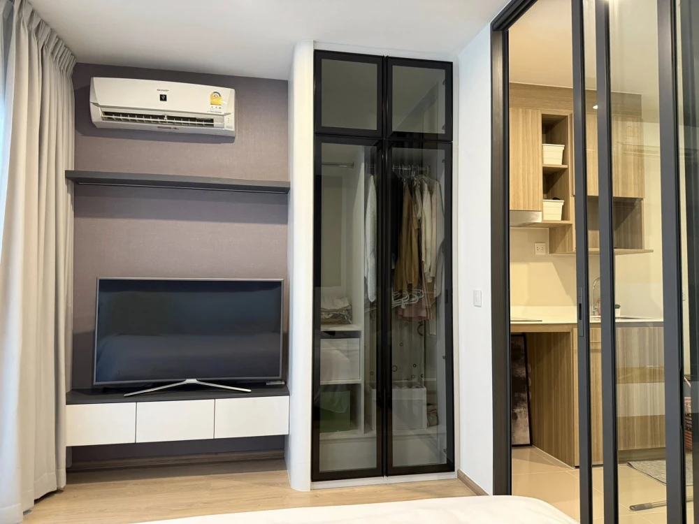 For rent: Life Rama 4 - Asoke, outstanding design, clean and cool bedroom, Chao Phraya River view, complete with a complete living solution.