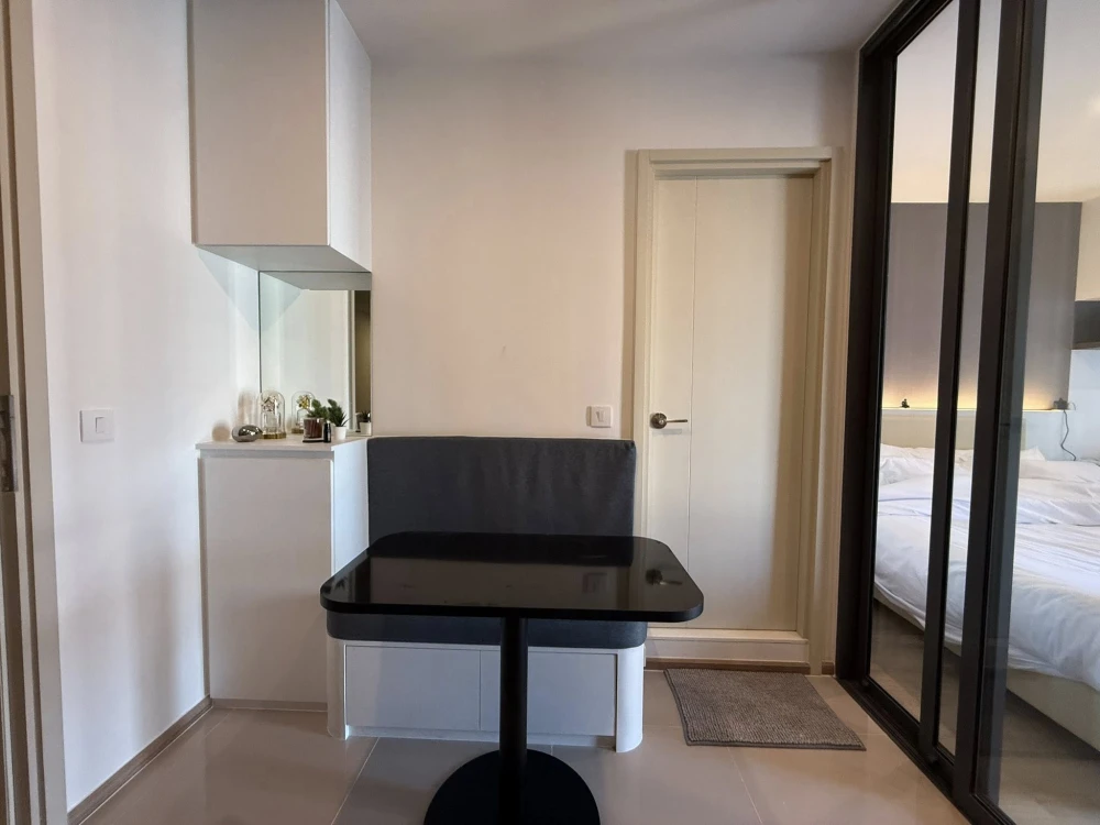 For rent: Life Rama 4 - Asoke, outstanding design, clean and cool bedroom, Chao Phraya River view, complete with a complete living solution.