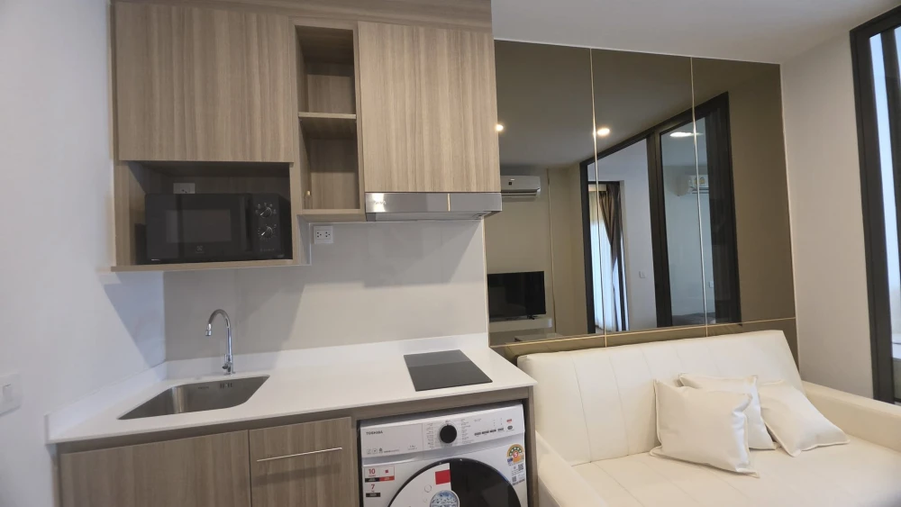 For rent: Life Rama 4 - Asoke, fully furnished. Very pleasant atmosphere. Book now before it's too late!