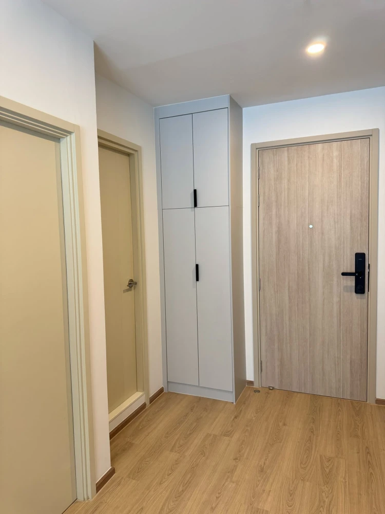 For rent: Life Rama 4 - Asoke. Beautiful view, good ventilation, fully furnished with beautiful built-in furniture. Ready to move in!