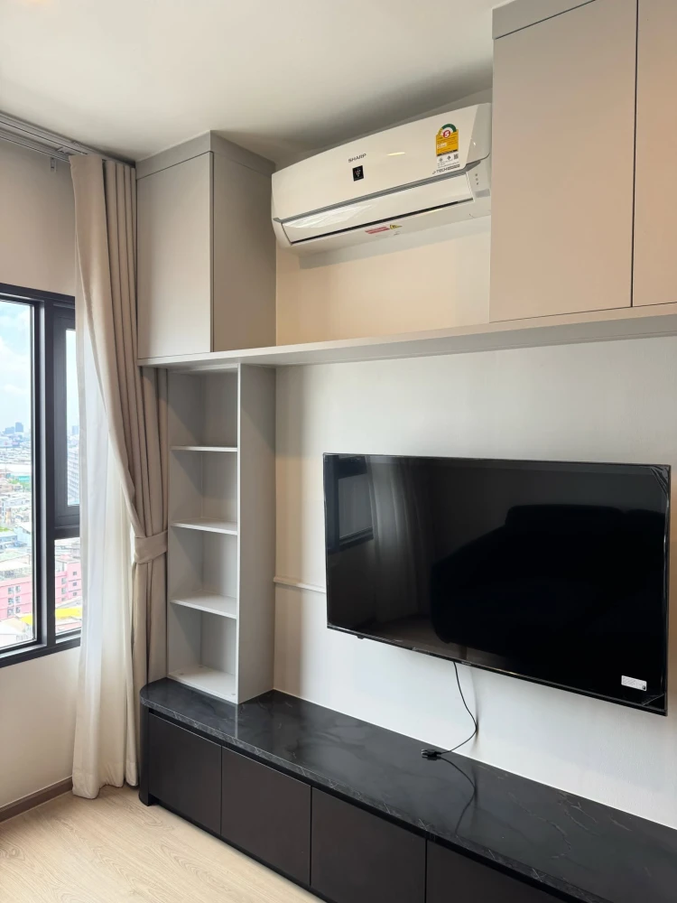 For rent: Life Rama 4 - Asoke. Beautiful view, good ventilation, fully furnished with beautiful built-in furniture. Ready to move in!