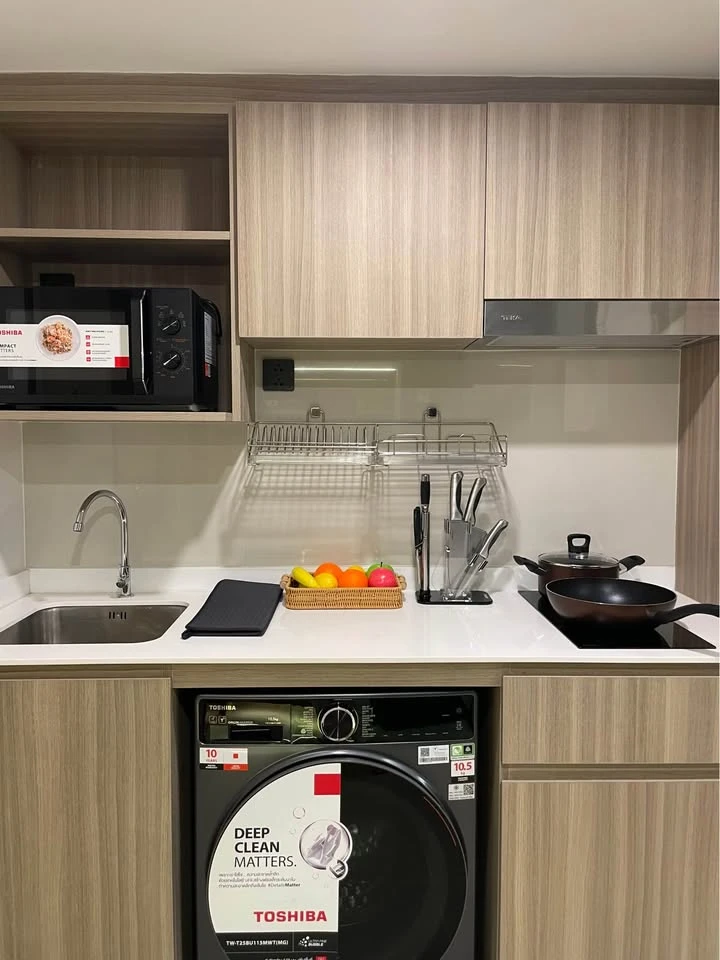 For rent: Life Rama 4 - Asoke, spacious room, plenty of usable space, fully furnished, all in one place. Don't miss out, you'll regret it.