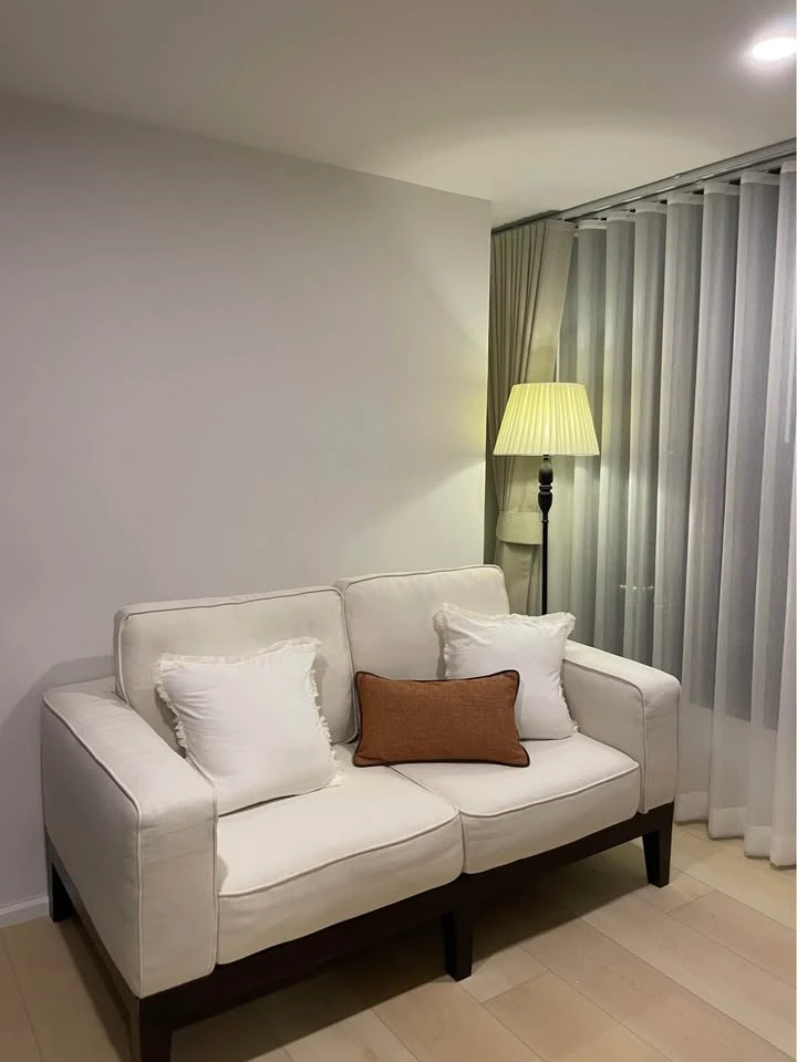 For rent: Life Rama 4 - Asoke, spacious room, plenty of usable space, fully furnished, all in one place. Don't miss out, you'll regret it.