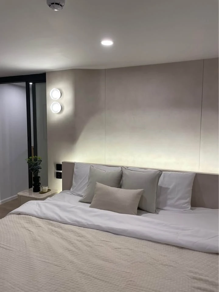 For rent: Life Rama 4 - Asoke, spacious room, plenty of usable space, fully furnished, all in one place. Don't miss out, you'll regret it.