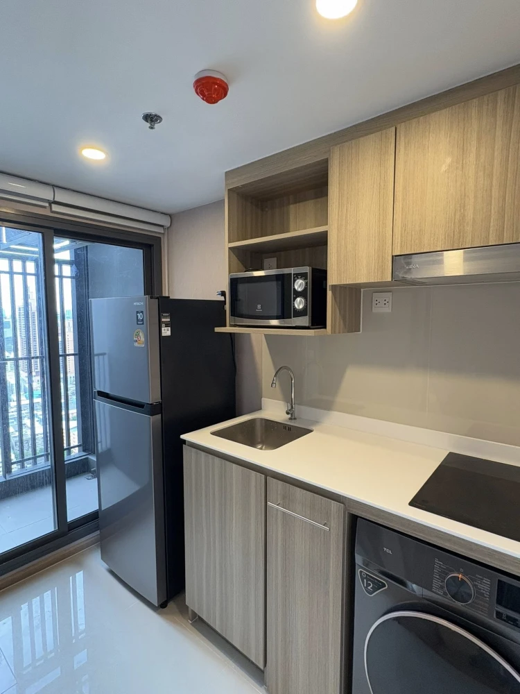 For rent Life rama 4 - asoke Duplex room, 34th floor, high ceiling, airy, fully furnished, must book.