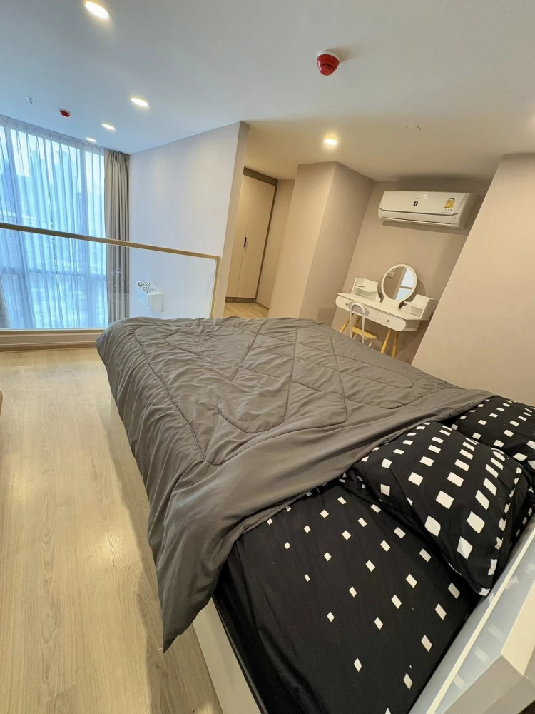 For rent Life rama 4 - asoke Duplex room, 34th floor, high ceiling, airy, fully furnished, must book.