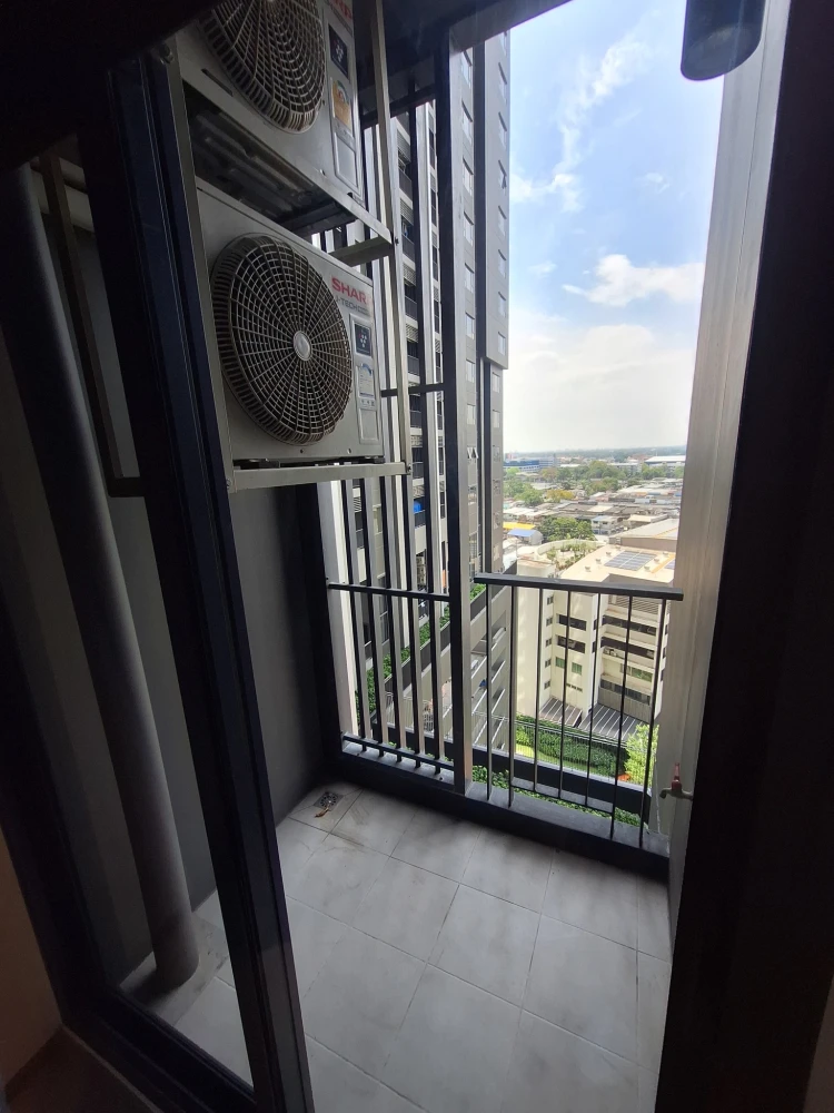For rent: Life Rama 4 - Asoke, ready to move in, 12th floor, great view, great price, hurry up and reserve now, don't miss out!