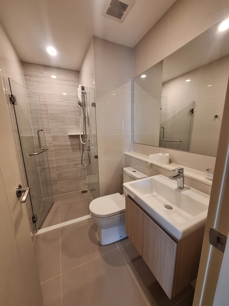 For rent: Life Rama 4 - Asoke, ready to move in, 12th floor, great view, great price, hurry up and reserve now, don't miss out!