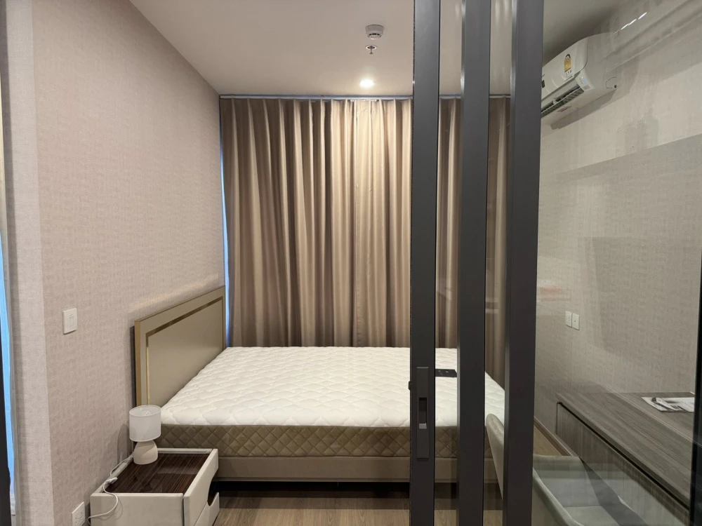 Life Rama 4 - Asoke condo for rent. Ready to move in, fully furnished. Book now!