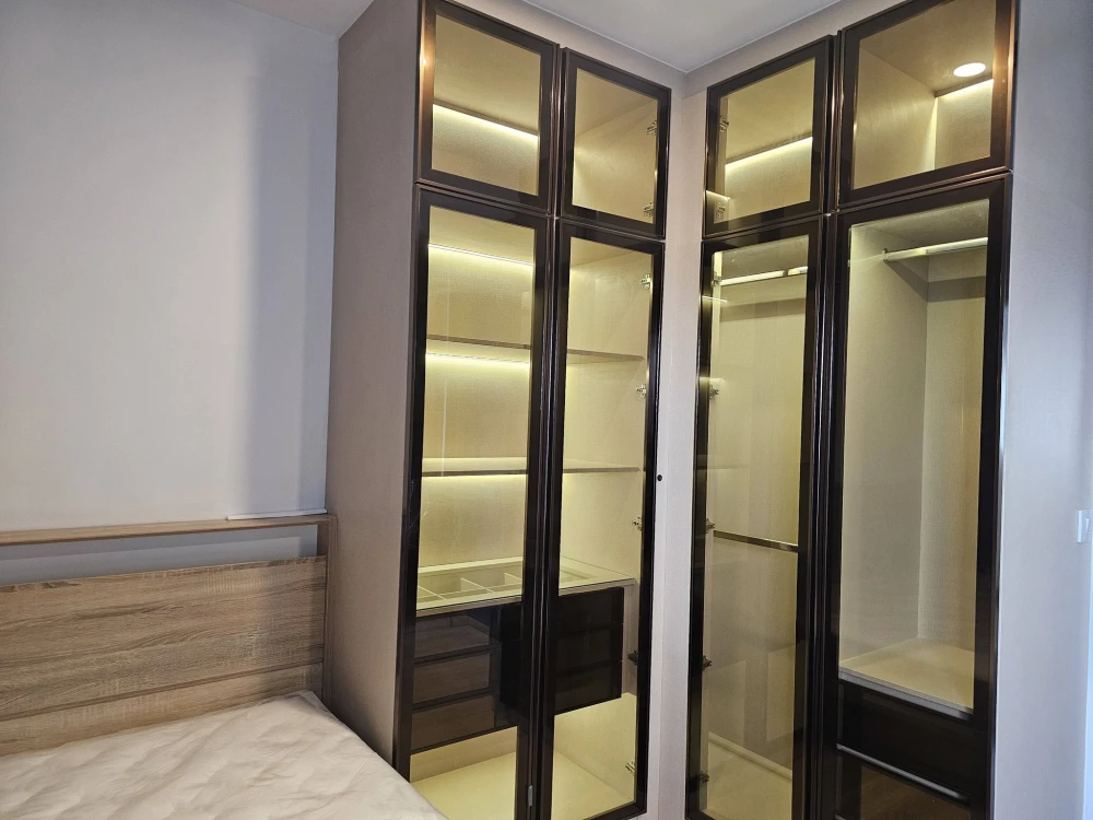For rent: Life Rama 4 - Asoke, ready to move in, fully furnished, high floor. Book now!