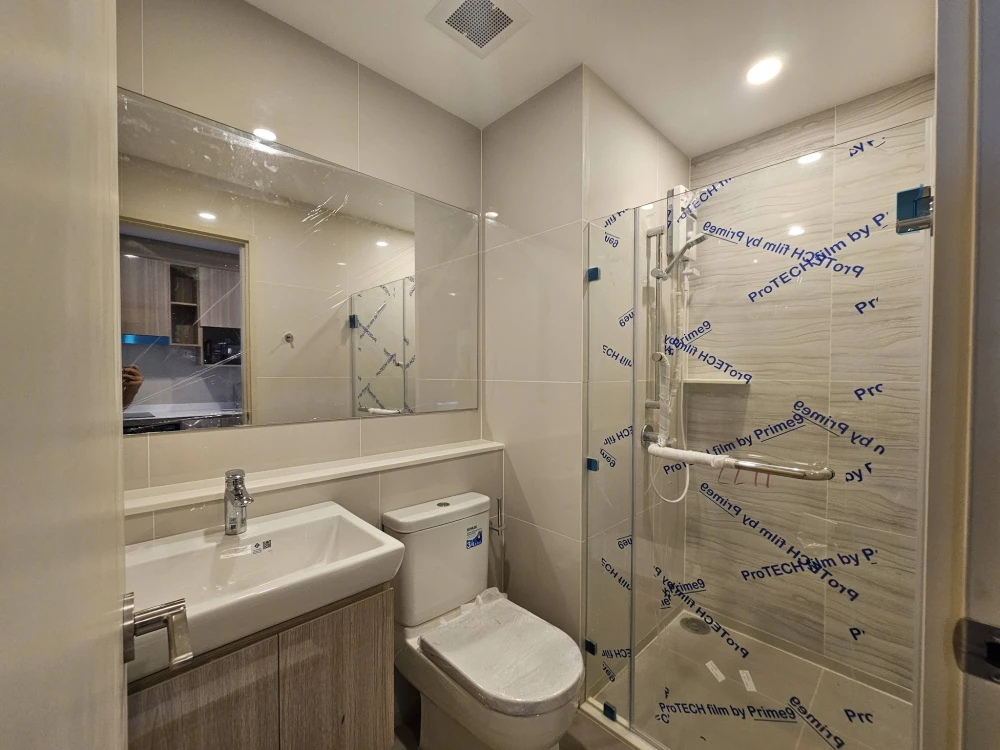 For rent: Life Rama 4 - Asoke, ready to move in, fully furnished, high floor. Book now!