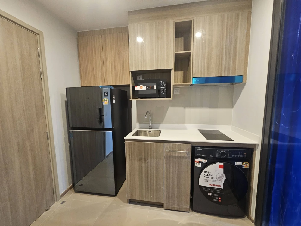 For rent: Life Rama 4 - Asoke, ready to move in, fully furnished, high floor. Book now!