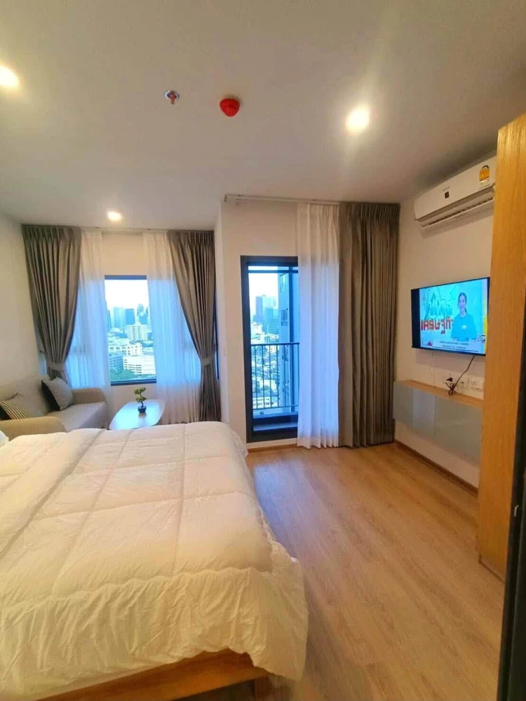 For rent: Life Rama 4 - Asoke, studio room, fully furnished with appliances. You can't miss this opportunity!