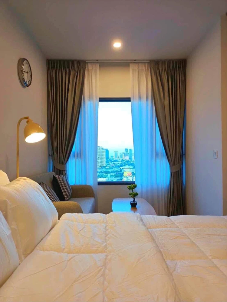 For rent: Life Rama 4 - Asoke, studio room, fully furnished with appliances. You can't miss this opportunity!
