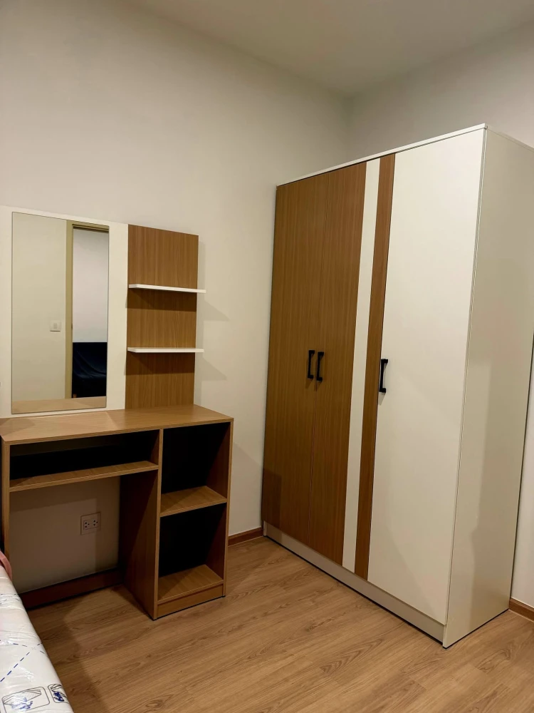 For rent: Life Rama 4 - Asoke, high floor unit with Benjakitti Park view. Experience the warmth of home.