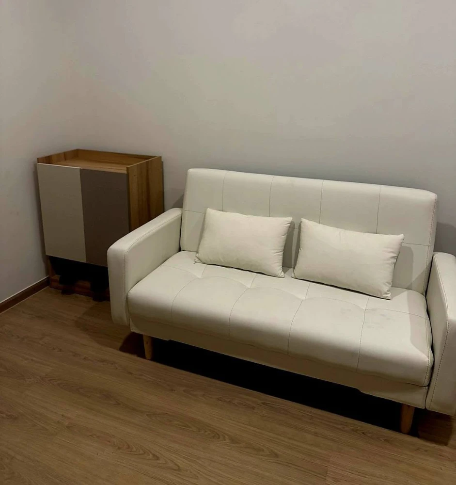 For rent: Life Rama 4 - Asoke, high floor unit with Benjakitti Park view. Experience the warmth of home.