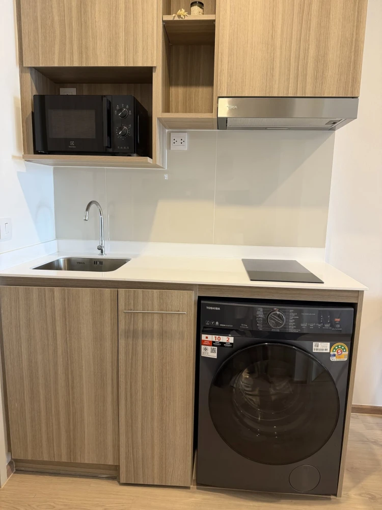 For rent: Life Rama 4 - Asoke. Beautifully furnished unit in a prime location with excellent facilities. Don't miss out!