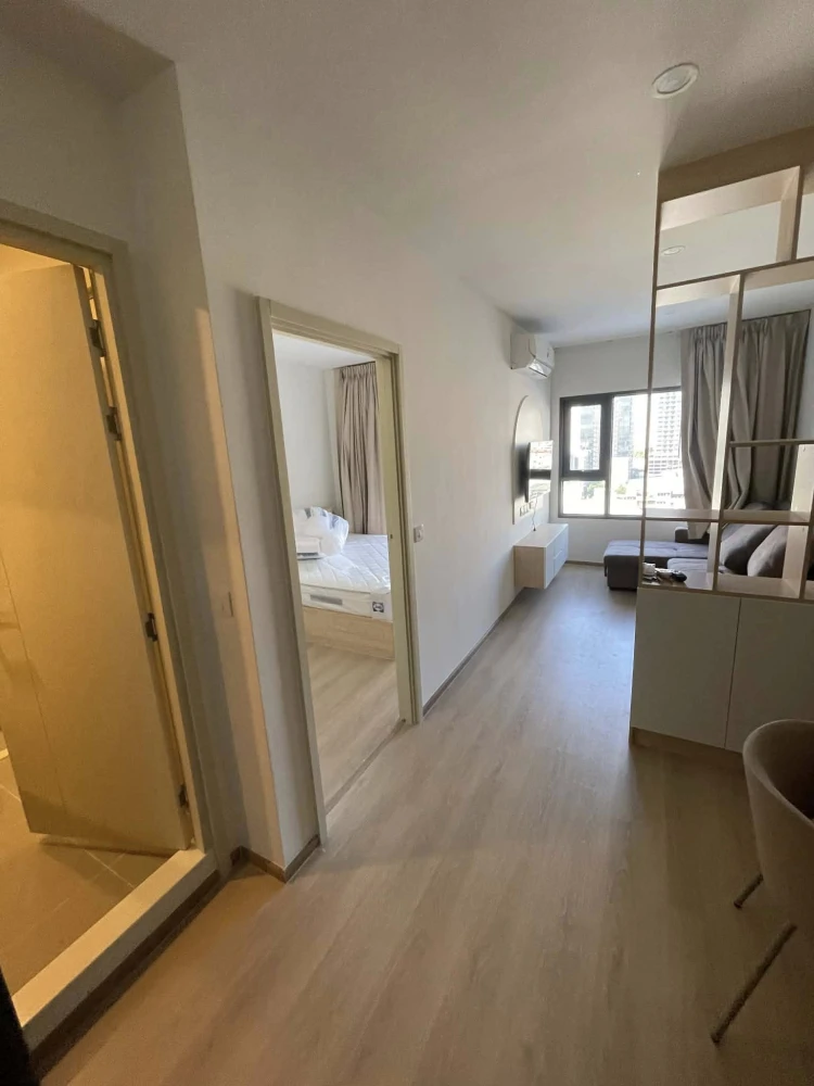 For rent: Life Rama 4 - Asoke, enjoy stunning city views, fully furnished, just bring your belongings and move in!