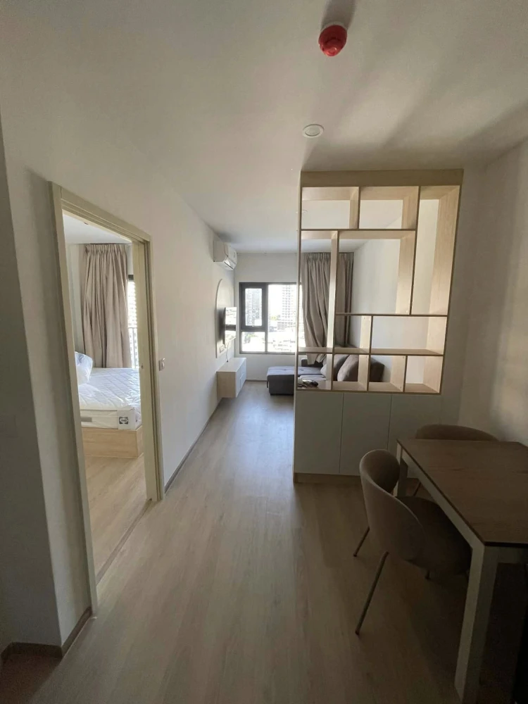 For rent: Life Rama 4 - Asoke, enjoy stunning city views, fully furnished, just bring your belongings and move in!