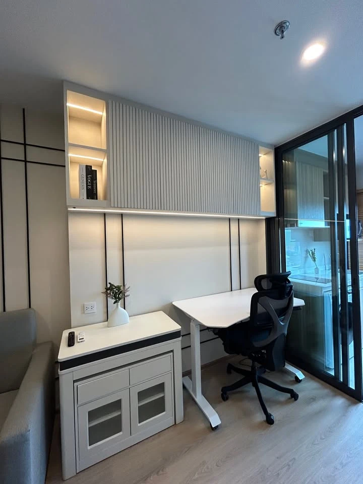 For rent: Life Rama 4 – Asoke, fully furnished room, ready to move in, white tone, comfortable to the eyes, affordable price, come and reserve, don't
