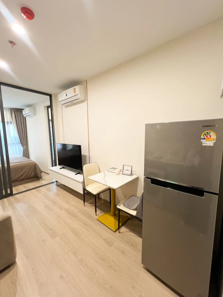 For rent: Life Rama 4 Asoke, ready to move in, fully furnished, high floor, complete amenities. Book now!