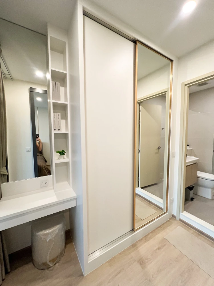 For rent: Life Rama 4 Asoke, ready to move in, fully furnished, high floor, complete amenities. Book now!