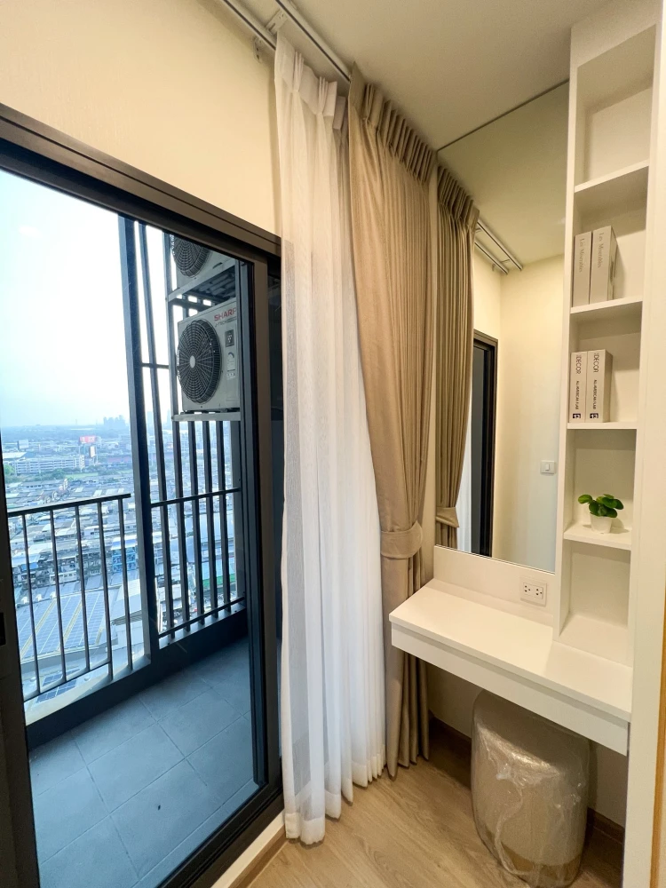 For rent: Life Rama 4 Asoke, ready to move in, fully furnished, high floor, complete amenities. Book now!