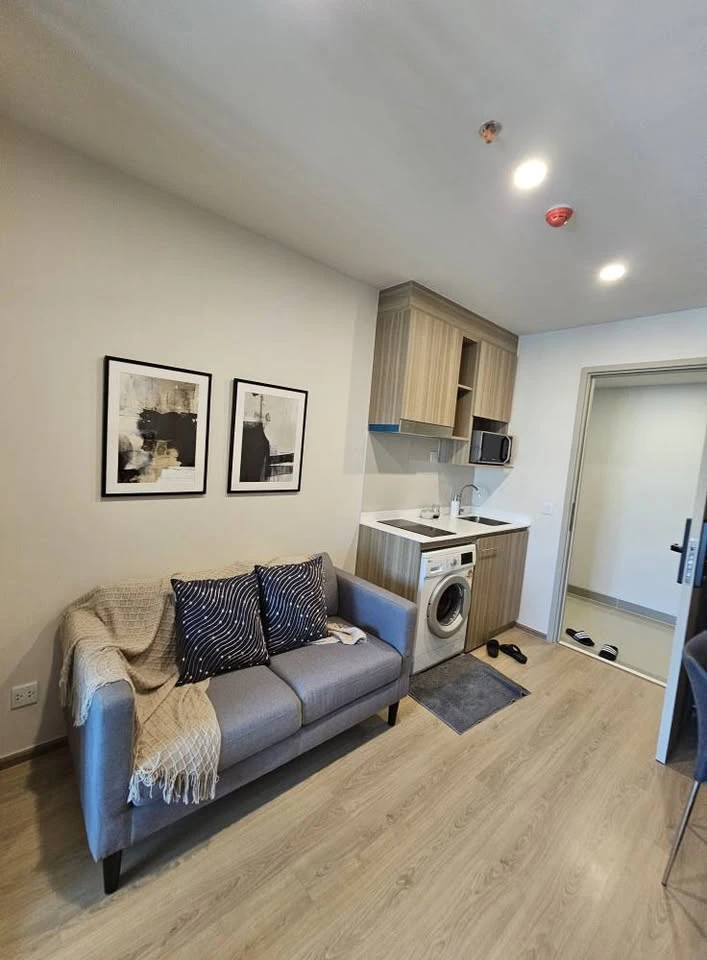 For rent: Life Rama4 - Asoke, ready to move in, fully furnished, electrical appliances, reasonable price, must book now before it's too late.