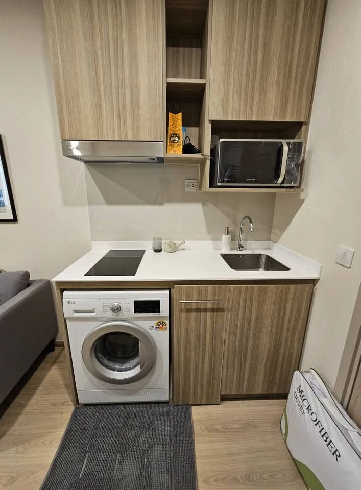 For rent: Life Rama4 - Asoke, ready to move in, fully furnished, electrical appliances, reasonable price, must book now before it's too late.