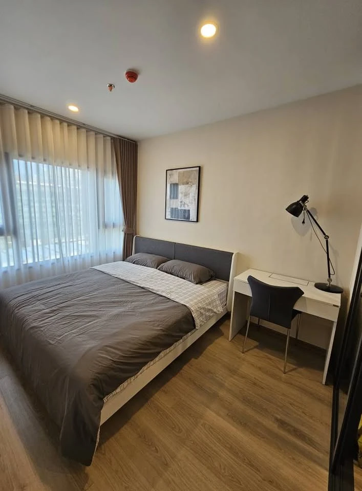 For rent: Life Rama4 - Asoke, ready to move in, fully furnished, electrical appliances, reasonable price, must book now before it's too late.