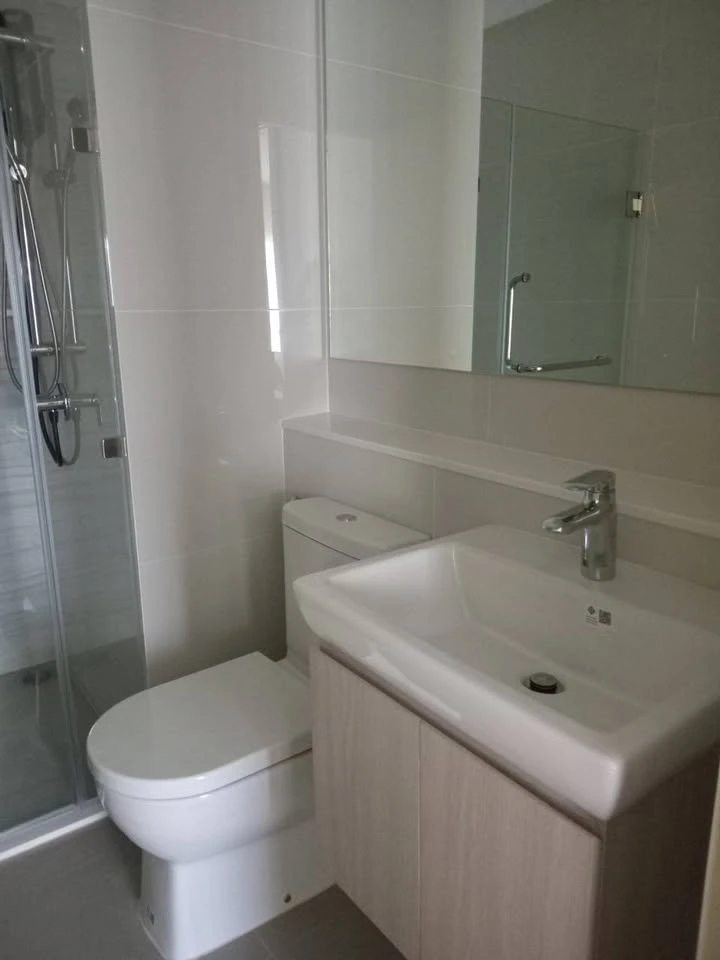 For rent: Life Rama4 - Asoke, ready to move in, fully furnished, electrical appliances, reasonable price, must book now before it's too late.