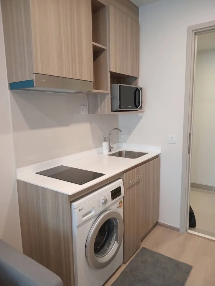 For rent: Life Rama4 - Asoke, ready to move in, fully furnished, electrical appliances, reasonable price, must book now before it's too late.