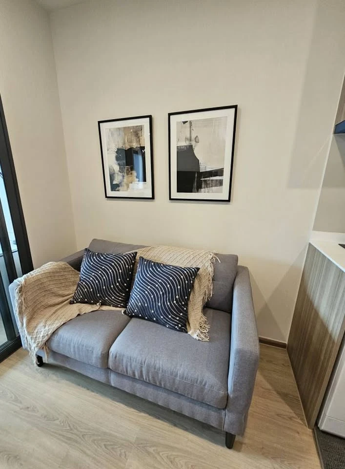 For rent: Life Rama4 - Asoke, ready to move in, fully furnished, electrical appliances, reasonable price, must book now before it's too late.