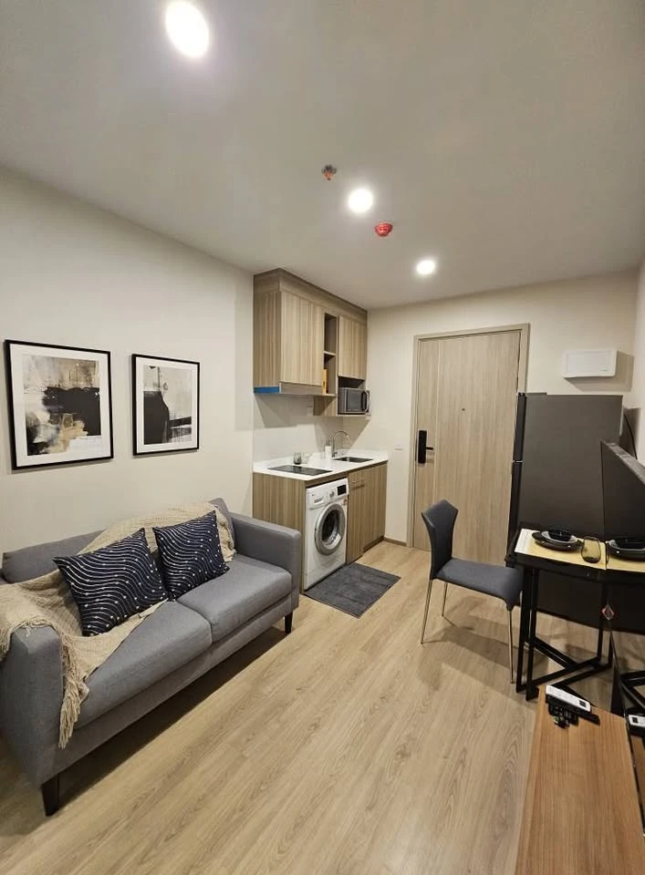For rent: Life Rama4 - Asoke, ready to move in, fully furnished, electrical appliances, reasonable price, must book now before it's too late.