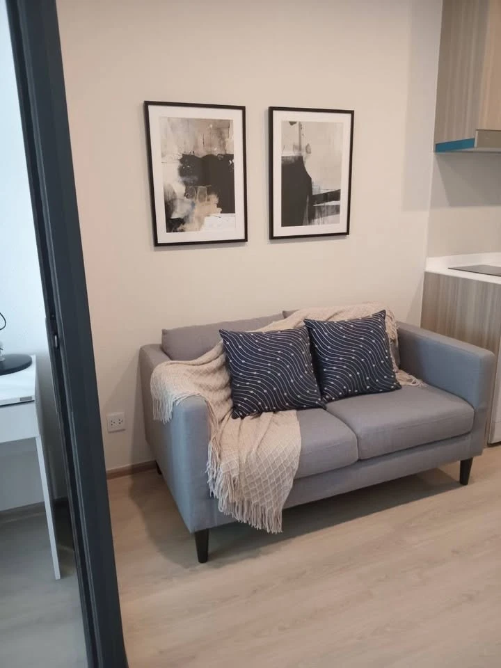 For rent: Life Rama4 - Asoke, ready to move in, fully furnished, electrical appliances, reasonable price, must book now before it's too late.