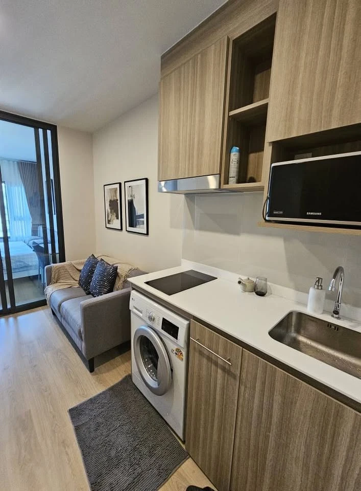 For rent: Life Rama4 - Asoke, ready to move in, fully furnished, electrical appliances, reasonable price, must book now before it's too late.