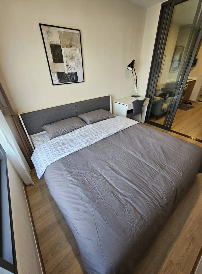 For rent: Life Rama4 - Asoke, ready to move in, fully furnished, electrical appliances, reasonable price, must book now before it's too late.