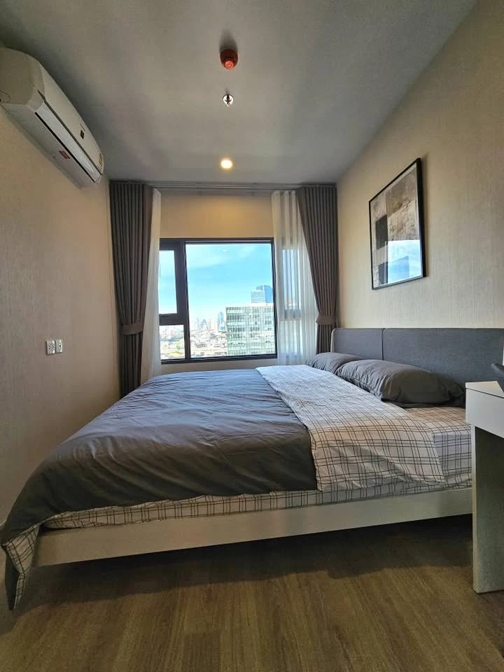 For rent: Life Rama4 - Asoke, ready to move in, fully furnished, electrical appliances, reasonable price, must book now before it's too late.